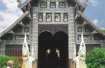 Lynn at a Buddhist temple